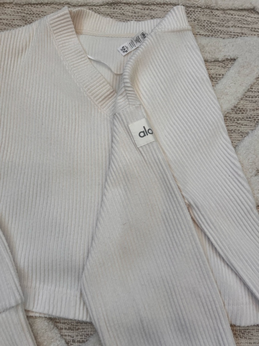 ALO Muse Cropped V-Neck Ribbed Pullover Top Sweater Ivory XS - Picture 4 of 7